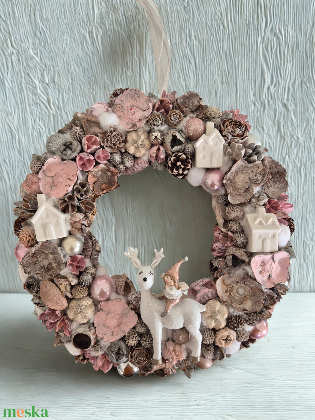 KENDEKOR Karácsonyi kézműves ajtódísz - elegáns rózsaszín kopogtató - karácsony - karácsonyi lakásdekoráció - karácsonyi ajtódíszek - Meska.hu