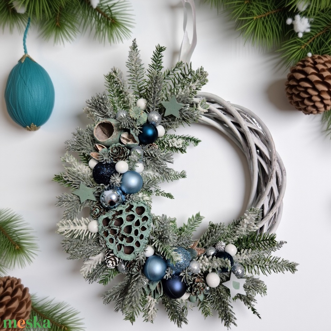 Téli elegancia kézzel készült kék karácsonyi koszorú - karácsony - adventi díszek - adventi ajtódísz - Meska.hu Téli elegancia kézzel készült kék karácsonyi koszorú - karácsony - adventi díszek - adventi ajtódísz - Meska.hu