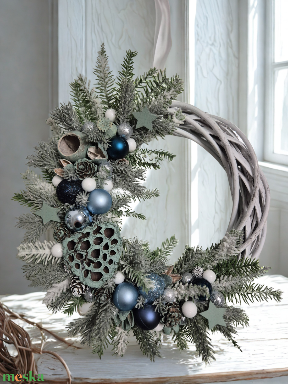 Téli elegancia kézzel készült kék karácsonyi koszorú - karácsony - adventi díszek - adventi ajtódísz - Meska.hu Téli elegancia kézzel készült kék karácsonyi koszorú - karácsony - adventi díszek - adventi ajtódísz - Meska.hu