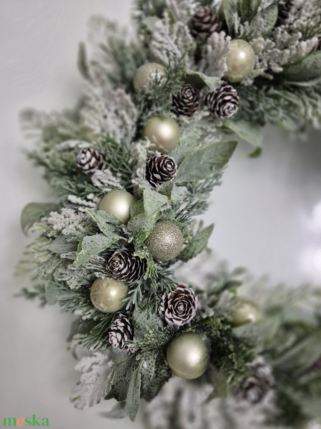 Havas hatású karácsonyi koszorú - természetes elegancia - karácsony - karácsonyi lakásdekoráció - karácsonyi ajtódíszek - Meska.hu Havas hatású karácsonyi koszorú - természetes elegancia - karácsony - karácsonyi lakásdekoráció - karácsonyi ajtódíszek - Meska.hu