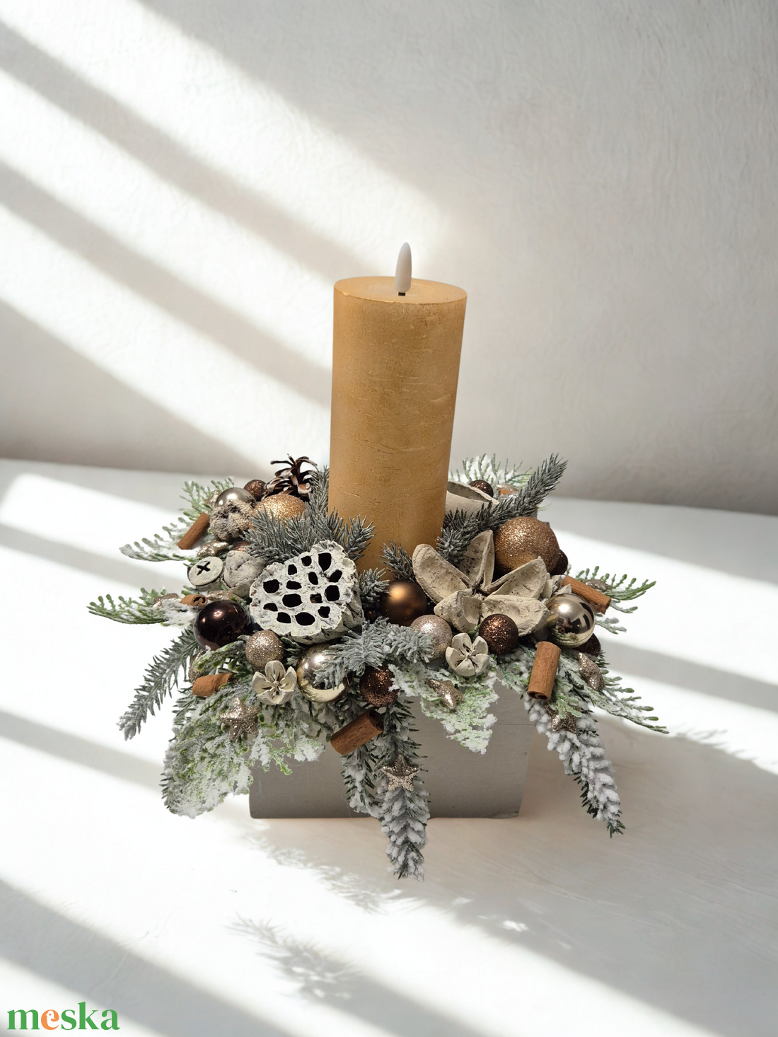 Fahéjas - arany kézműves téli asztaldísz led gyertyával. - karácsony - adventi díszek - adventi asztaldísz - Meska.hu