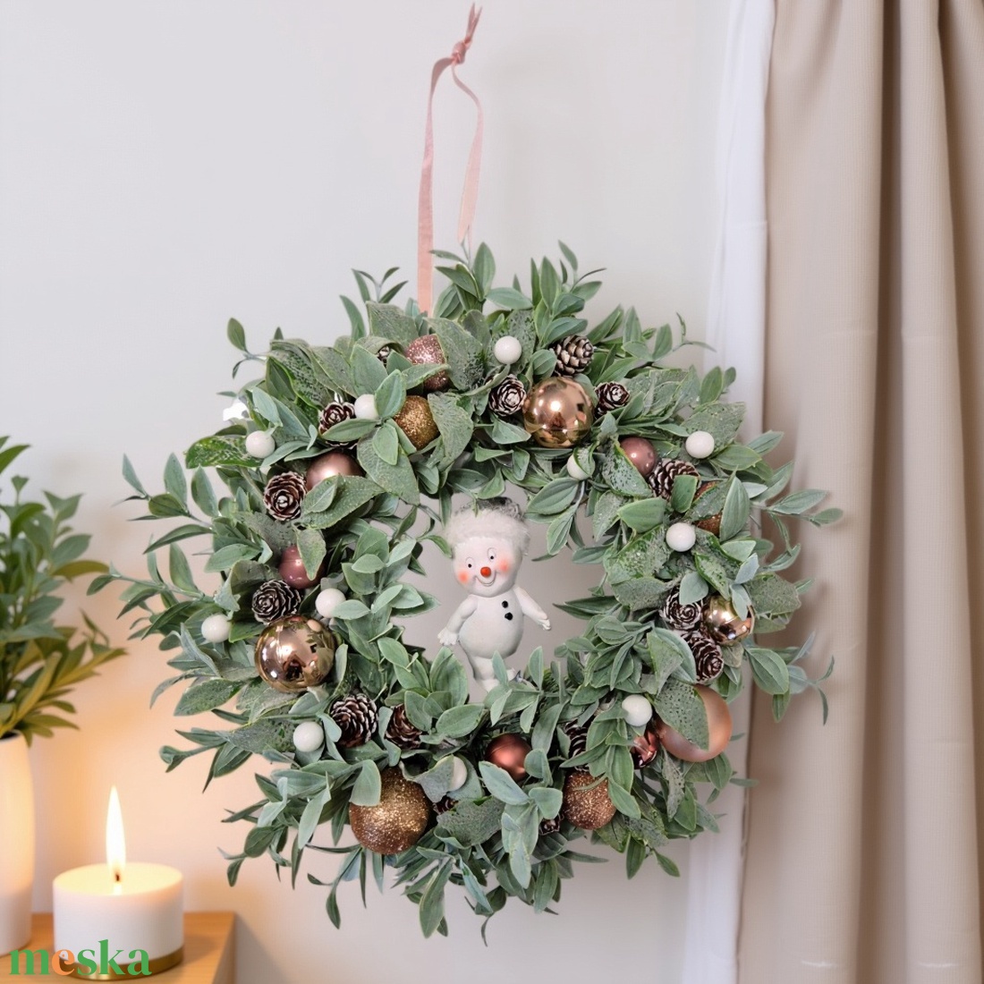 Hamvas téli kézműves ajtódísz hóemberrel rose gold pezsgő színek - karácsony - adventi díszek - adventi ajtódísz - Meska.hu
