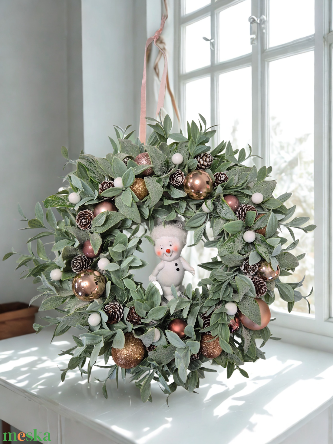 Hamvas téli kézműves ajtódísz hóemberrel rose gold pezsgő színek - karácsony - adventi díszek - adventi ajtódísz - Meska.hu