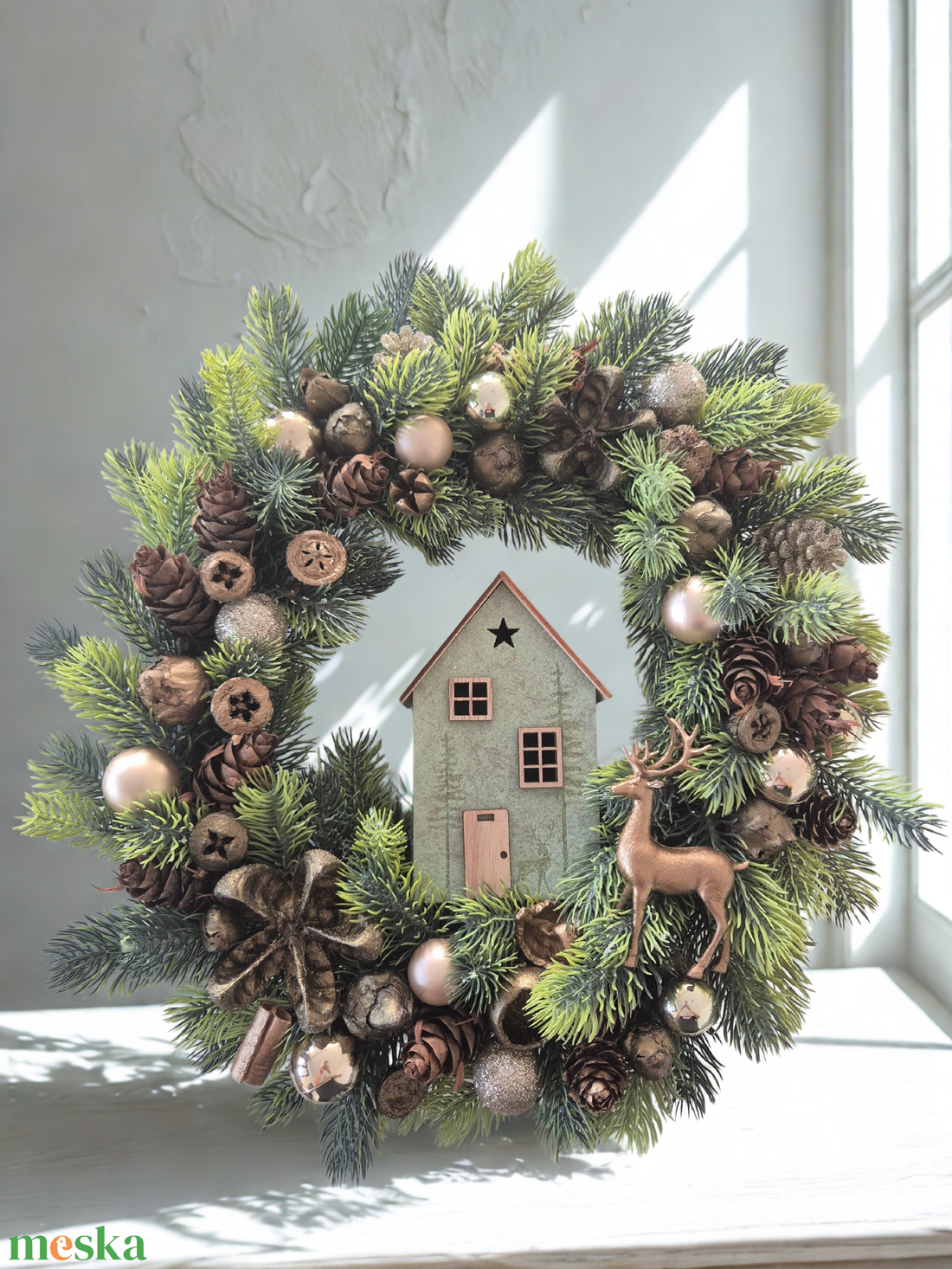 Kézzel készített bronz�arany karácsonyi koszorú házikóval és szarvassal - karácsony - adventi díszek - adventi ajtódísz - Meska.hu