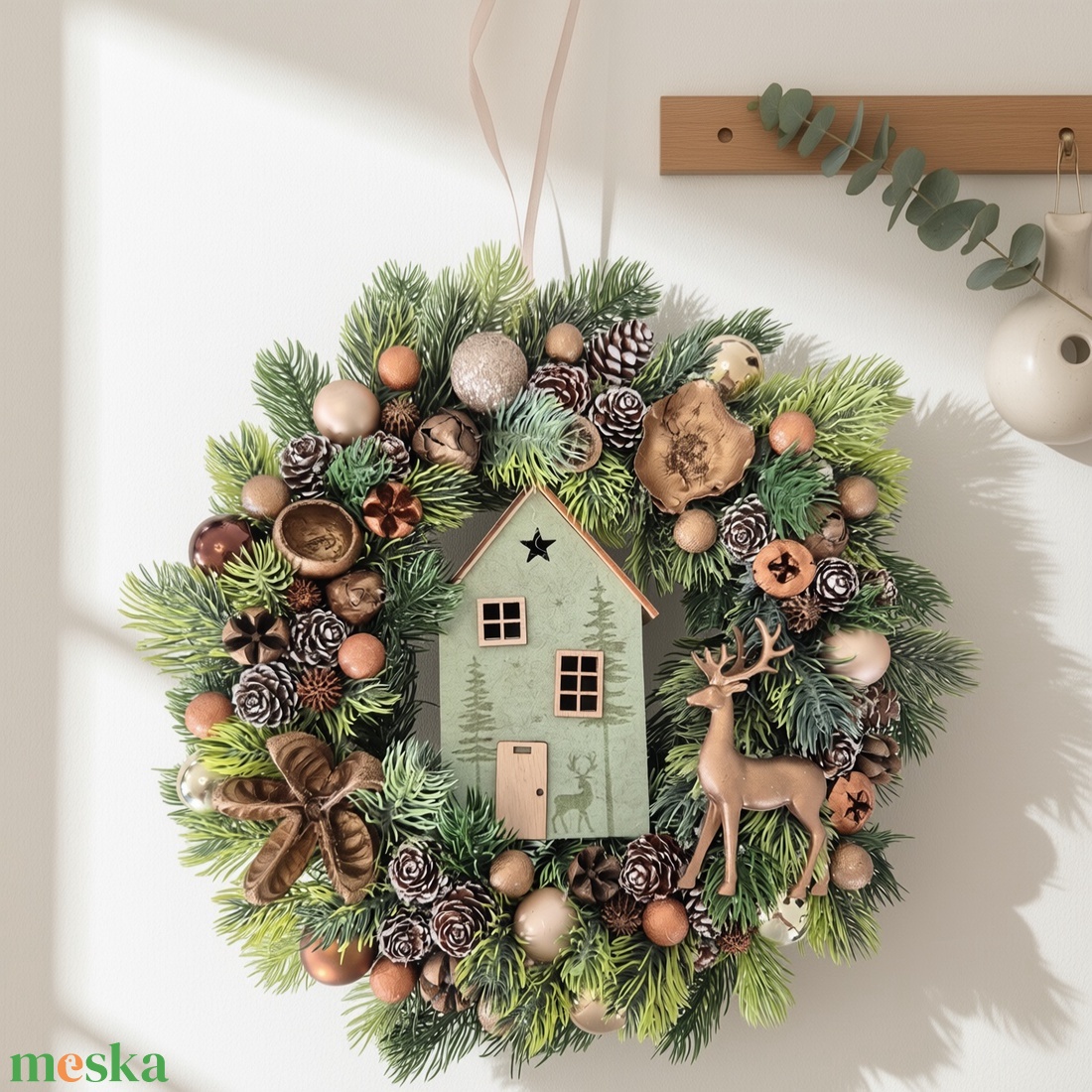 Kézzel készített bronzarany karácsonyi koszorú házikóval és szarvassal - karácsony - adventi díszek - adventi ajtódísz - Meska.hu