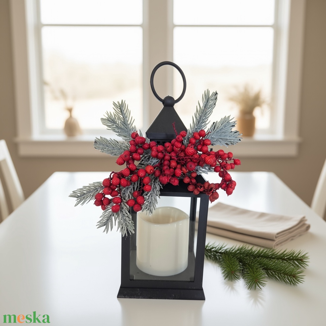 Elegáns téli led lámpás piros bogyókkal  meghitt fények az otthonodba - karácsony - adventi díszek - adventi gyertyadíszek és koszorúdíszek - Meska.hu