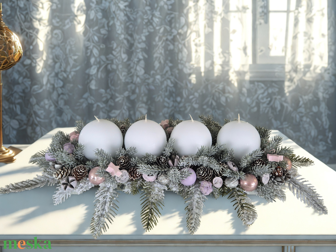 Kendekor természetes hatású adventi asztaldísz  hófehér kerek gyertyás, havas fenyős koszorú - karácsony - adventi díszek - adventi asztaldísz - Meska.hu