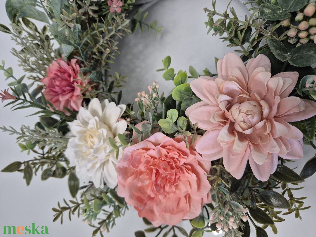 Virágos ajtódísz � természetes hatású, elegáns koszorú pasztell árnyalatokkal - otthon & életmód - dekoráció - ajtó- és ablak dekoráció - ajtódísz & kopogtató - Meska.hu