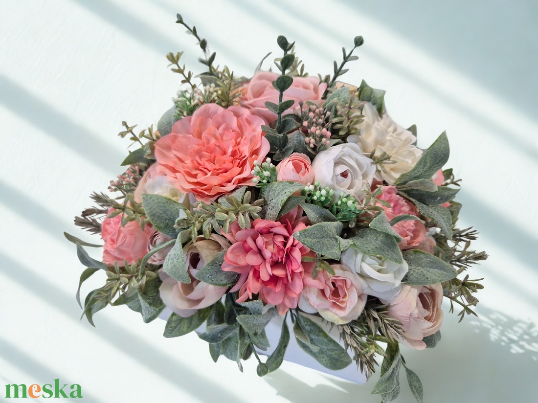 Romantikus virágos asztaldísz � pasztell elegancia - otthon & életmód - dekoráció - asztal és polc dekoráció - asztaldísz - Meska.hu