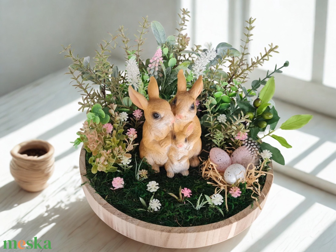 Húsvéti asztaldísz nyuszi családdal � tavaszi dekoráció fa tálban - otthon & életmód - dekoráció - asztal és polc dekoráció - asztaldísz - Meska.hu
