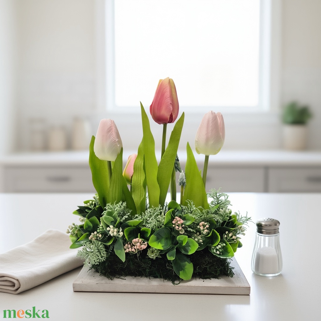 Húsvéti asztaldísz tulipánokkal és nyuszival � KENDEKOR tavaszi dekoráció fa alapon - otthon & életmód - dekoráció - asztal és polc dekoráció - asztaldísz - Meska.hu
