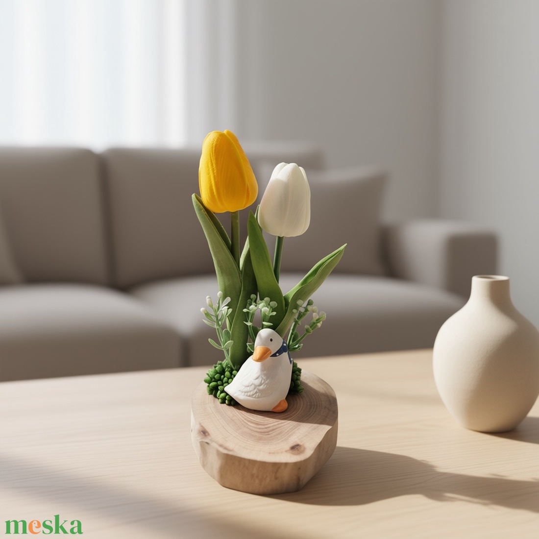 Prémium tavaszi asztaldísz tulipánokkal és kislibával - otthon & életmód - virágdekoráció - virágdíszek - asztali virágdísz - Meska.hu