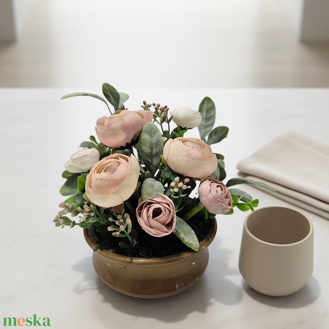 Romantikus virágos asztaldísz pasztell árnyalatokkal � elegáns, gondozásmentes dekoráció - otthon & életmód - dekoráció - asztal és polc dekoráció - asztaldísz - Meska.hu