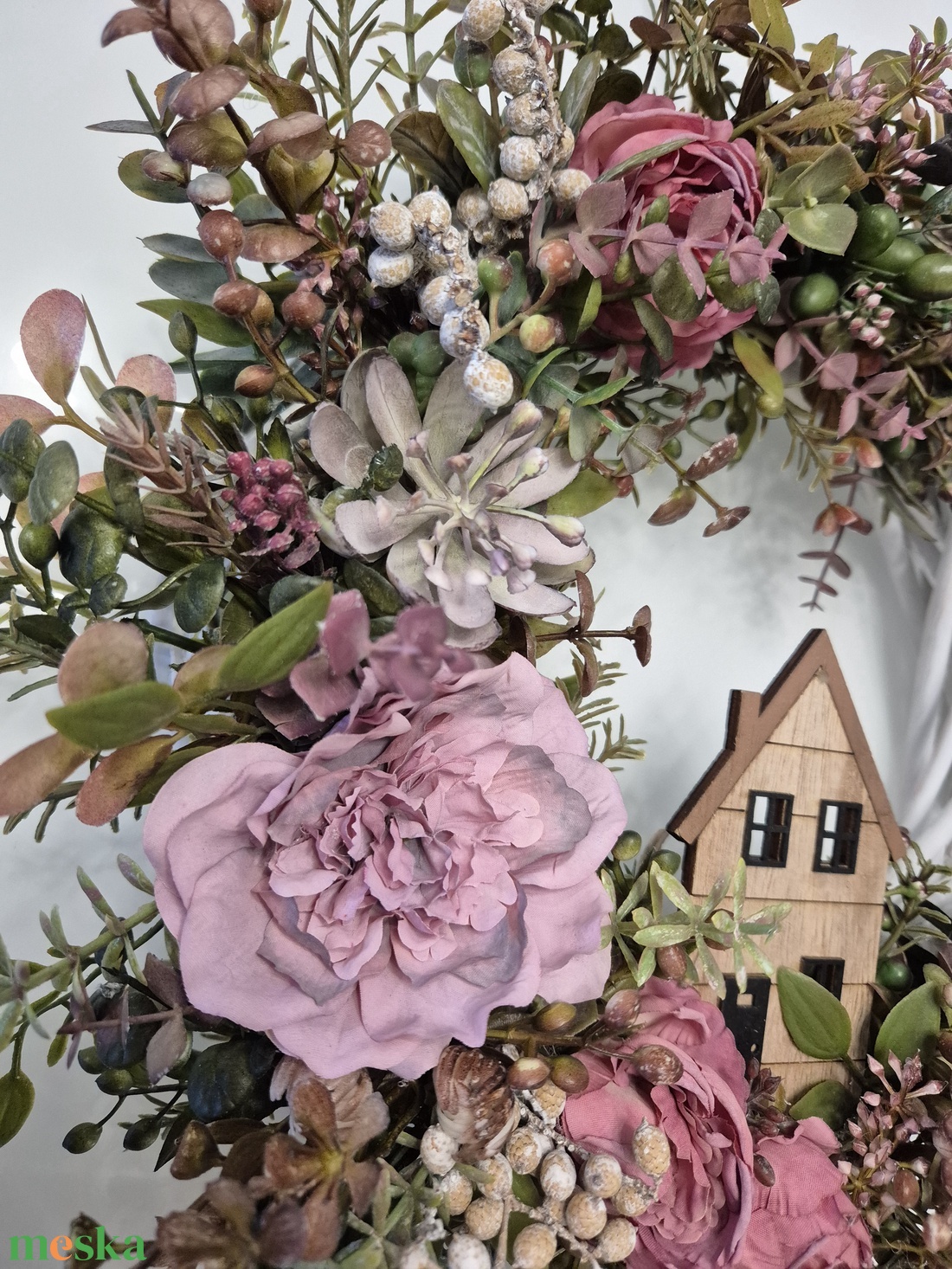 Virágos ajtódísz házikóval � romantikus, természetes stílus - otthon & életmód - dekoráció - ajtó- és ablak dekoráció - ajtódísz & kopogtató - Meska.hu