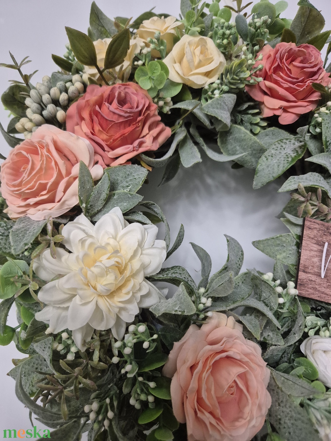 Virágos elegáns koszorú � virágos ajtódekoráció, romantikus színvilág - Már vártalak felirat - otthon & életmód - dekoráció - ajtó- és ablak dekoráció - ajtódísz & kopogtató - Meska.hu