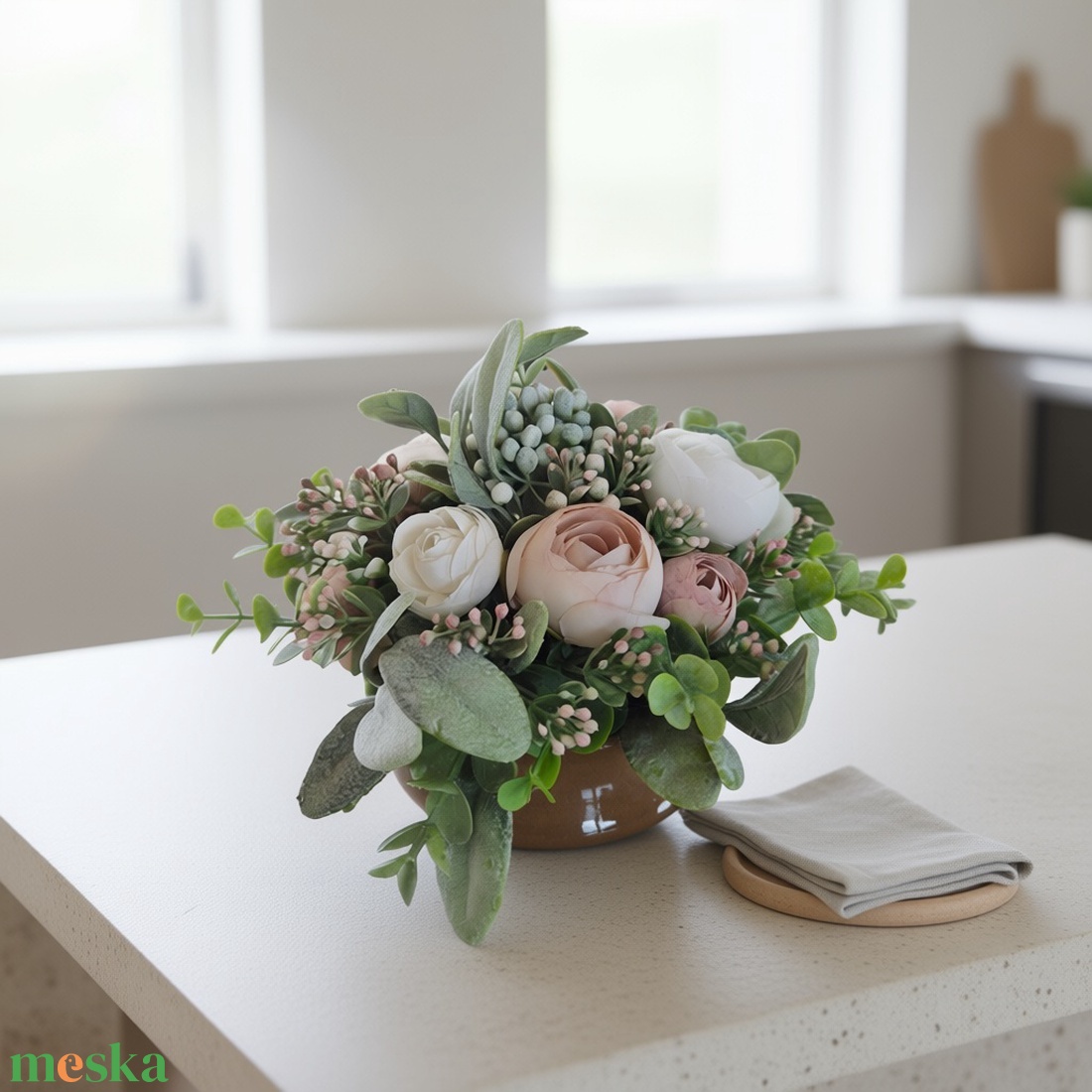 Romantikus virágos asztaldísz pasztell árnyalatokkal � elegáns, gondozásmentes dekoráció - otthon & életmód - virágdekoráció - virágdíszek - asztali virágdísz - Meska.hu