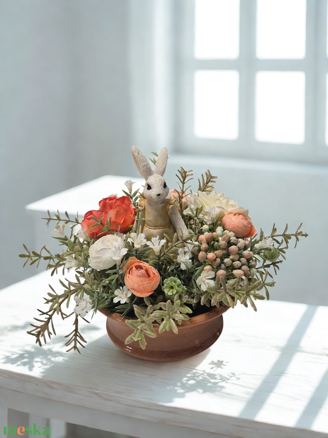 Virágos asztaldísz nyuszifigurával � elegáns, gondozásmentes dekoráció - otthon & életmód - dekoráció - asztal és polc dekoráció - asztaldísz - Meska.hu