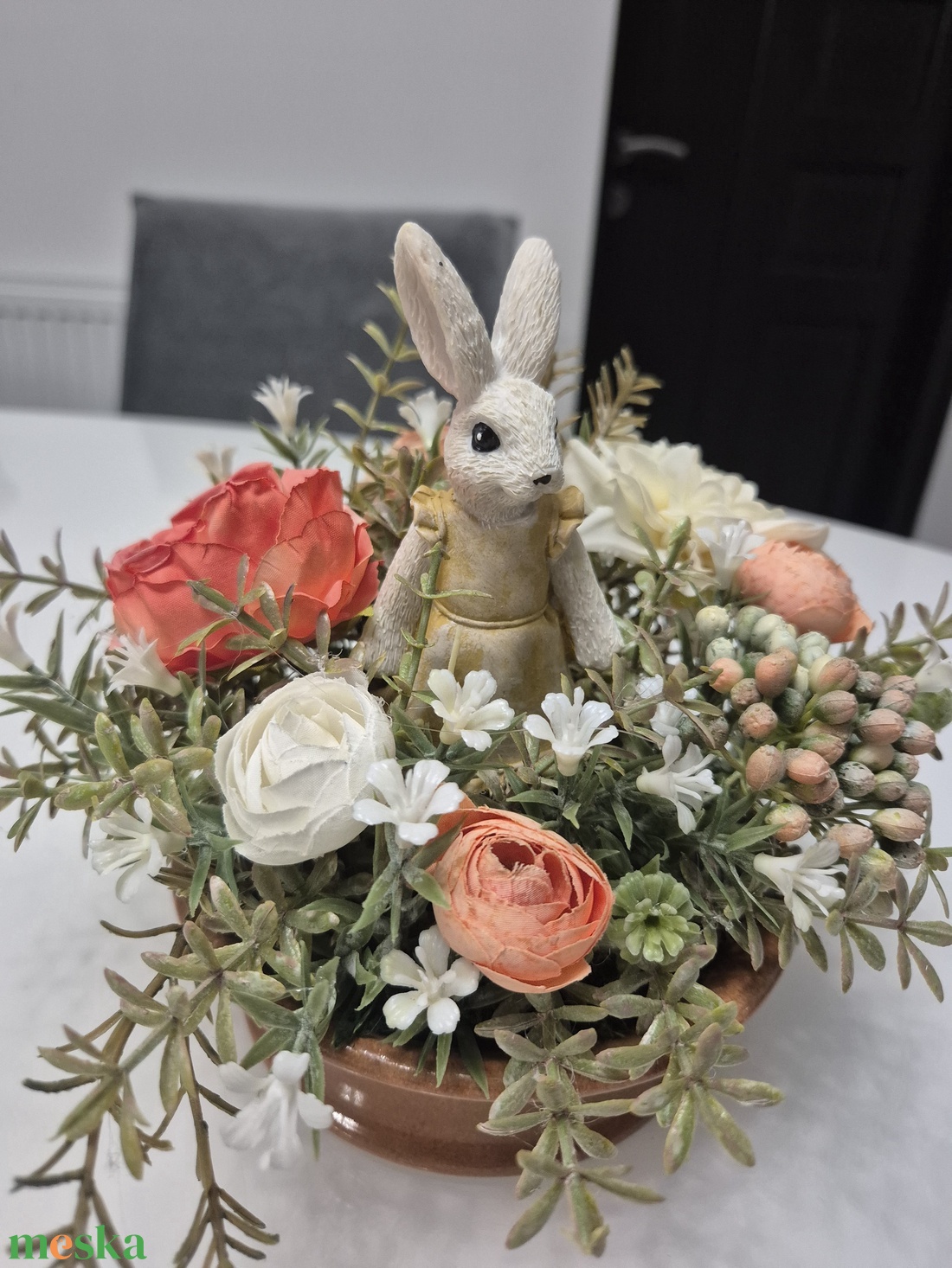 Virágos asztaldísz nyuszifigurával � elegáns, gondozásmentes dekoráció - otthon & életmód - dekoráció - asztal és polc dekoráció - asztaldísz - Meska.hu