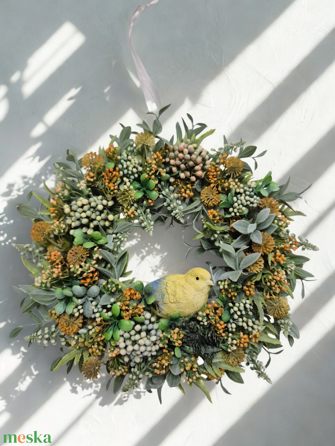 Bogyós tavaszi koszorú - kismadárral, természetes hatású  - otthon & életmód - dekoráció - ajtó- és ablak dekoráció - ajtódísz & kopogtató - Meska.hu