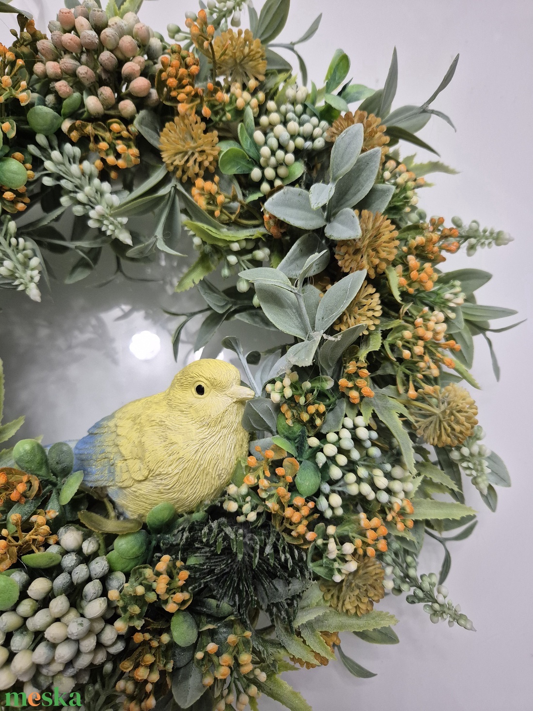 Bogyós tavaszi koszorú - kismadárral, természetes hatású  - otthon & életmód - dekoráció - ajtó- és ablak dekoráció - ajtódísz & kopogtató - Meska.hu