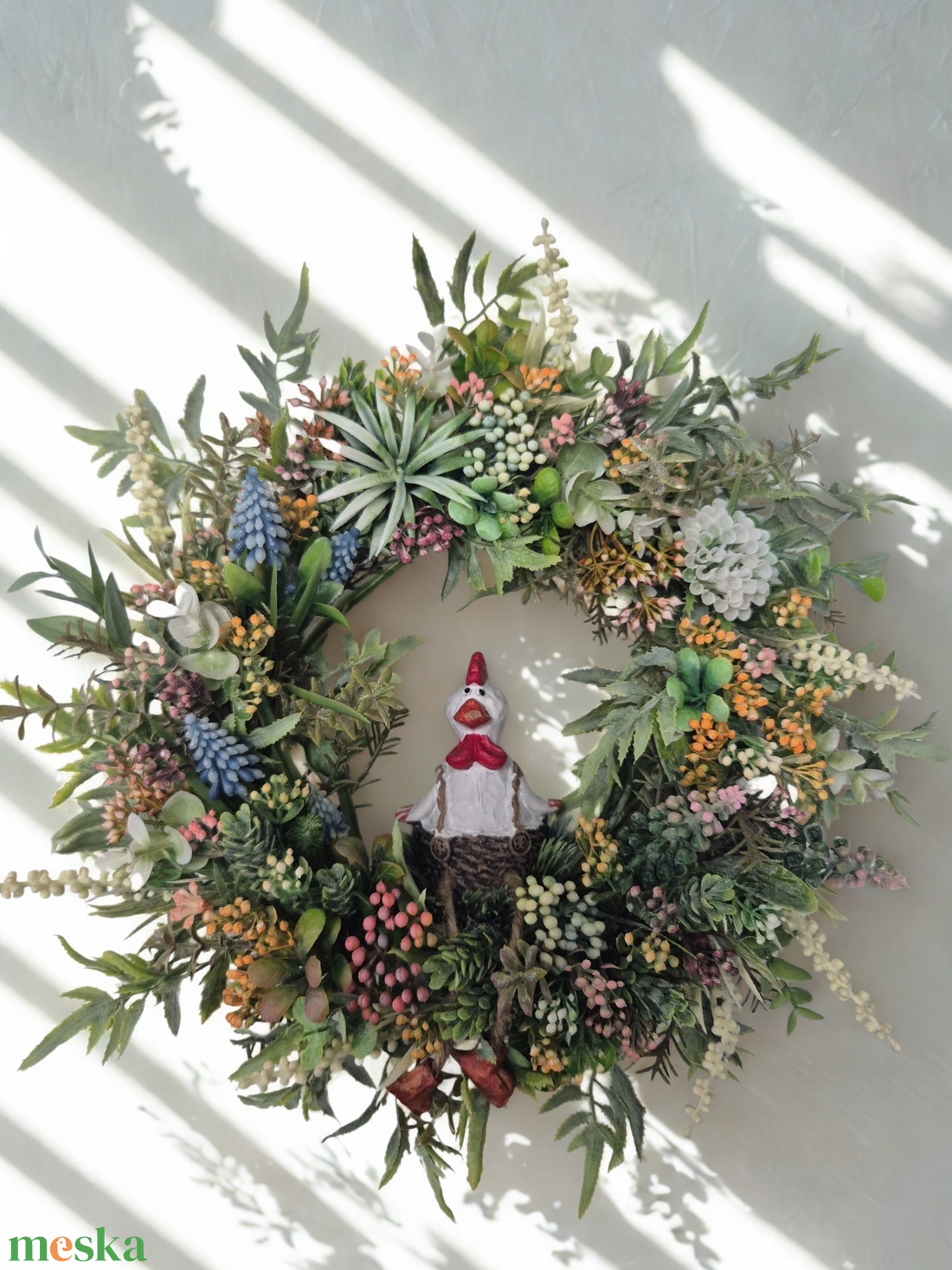 Bogyós tavaszi koszorú - kiskakassal, természetes hatású  - otthon & életmód - dekoráció - ajtó- és ablak dekoráció - ajtódísz & kopogtató - Meska.hu