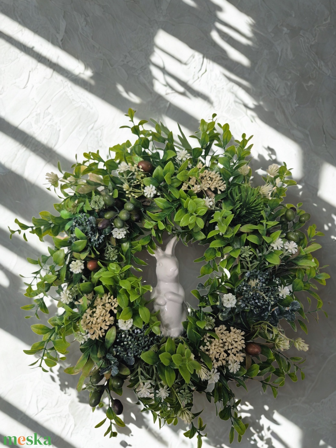 Zöld tavaszi koszorú - nyuszival, természetes hatású  - otthon & életmód - dekoráció - ajtó- és ablak dekoráció - ajtódísz & kopogtató - Meska.hu