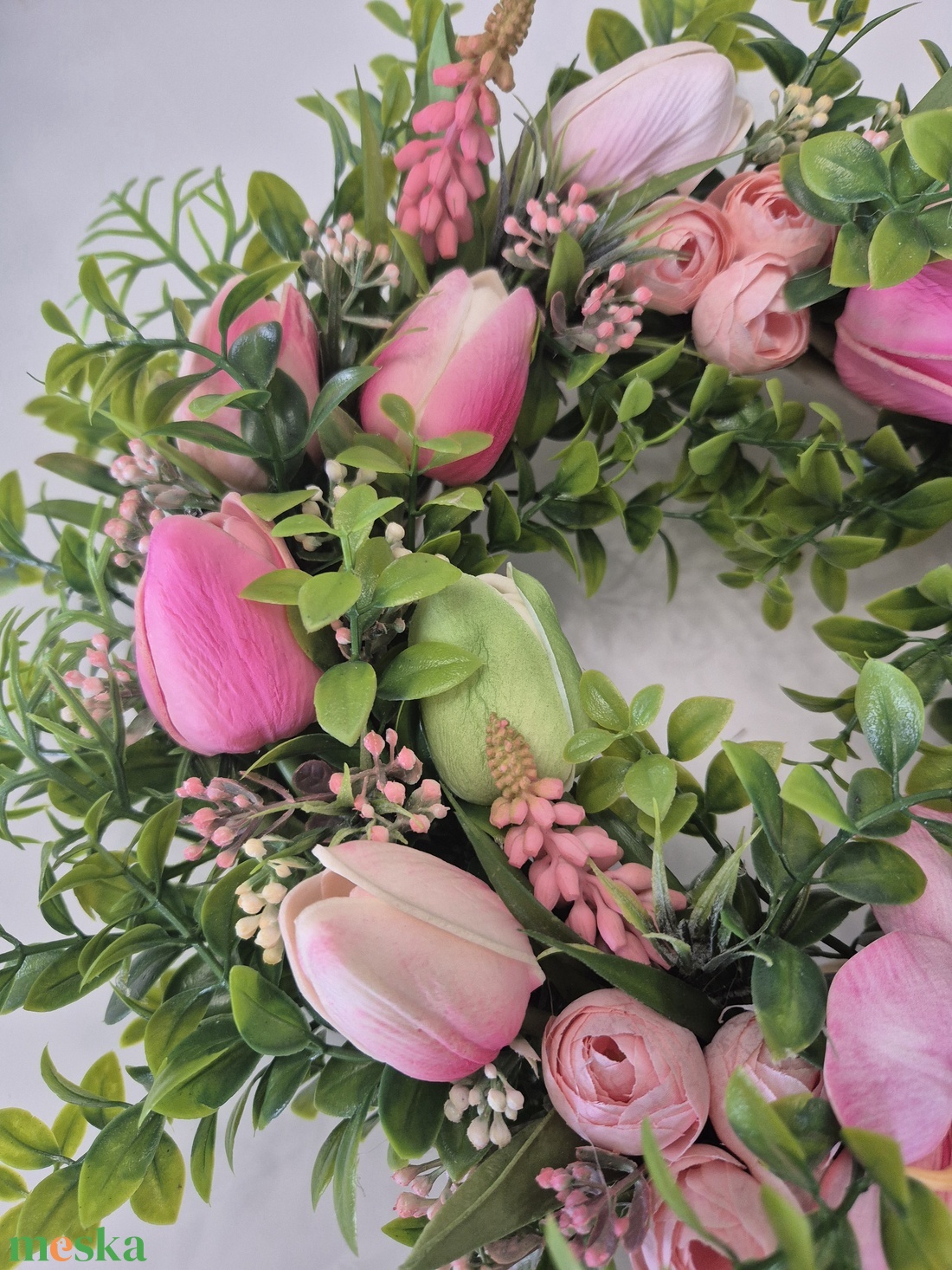 Rózsaszín tulipános tavaszi koszorú - természetes hatású, élethű virágokkal - otthon & életmód - dekoráció - ajtó- és ablak dekoráció - ajtódísz & kopogtató - Meska.hu