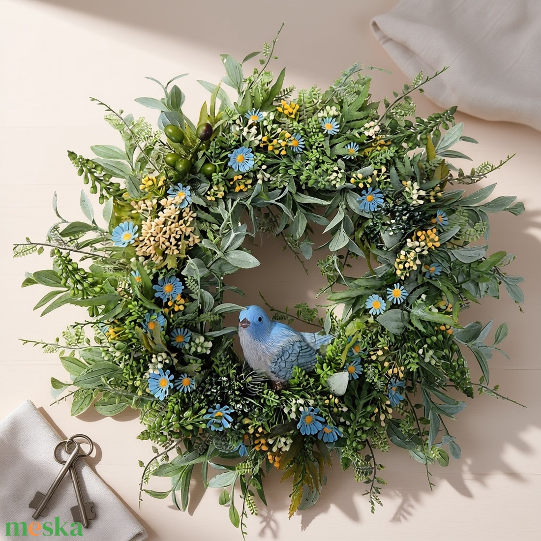 Kék virágos tavaszi koszorú - kismadárral, természetes hatású - otthon & életmód - dekoráció - ajtó- és ablak dekoráció - ajtódísz & kopogtató - Meska.hu