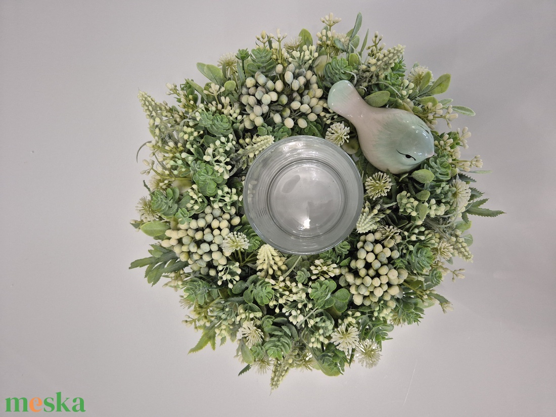 Tavaszi virágos asztaldísz- üveg mécsestartóval, természetes hatású - otthon & életmód - dekoráció - asztal és polc dekoráció - asztaldísz - Meska.hu