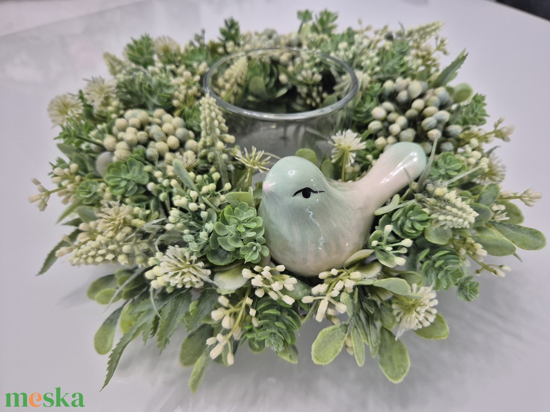 Tavaszi virágos asztaldísz- üveg mécsestartóval, természetes hatású - otthon & életmód - dekoráció - asztal és polc dekoráció - asztaldísz - Meska.hu