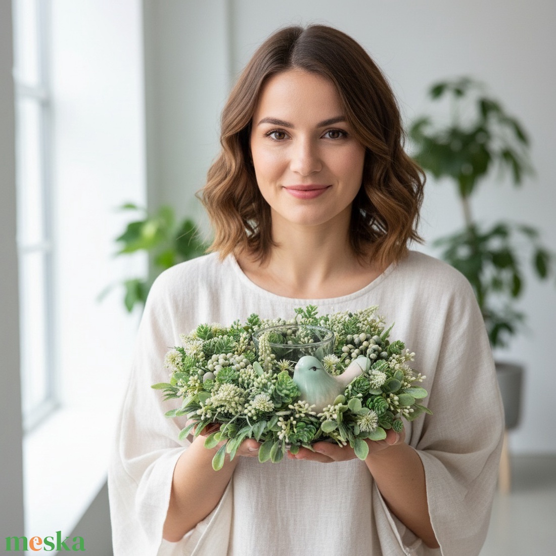 Tavaszi virágos asztaldísz- üveg mécsestartóval, természetes hatású - otthon & életmód - dekoráció - asztal és polc dekoráció - asztaldísz - Meska.hu