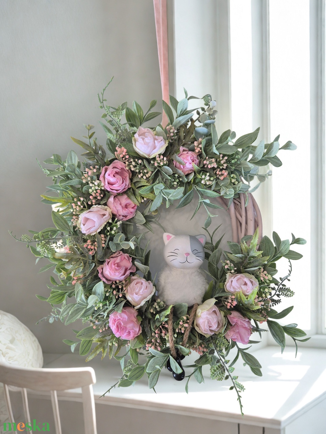 Rózsaszín virágos elegáns ajtódísz � virágos dekoráció, cicával - otthon & életmód - dekoráció - ajtó- és ablak dekoráció - ajtódísz & kopogtató - Meska.hu