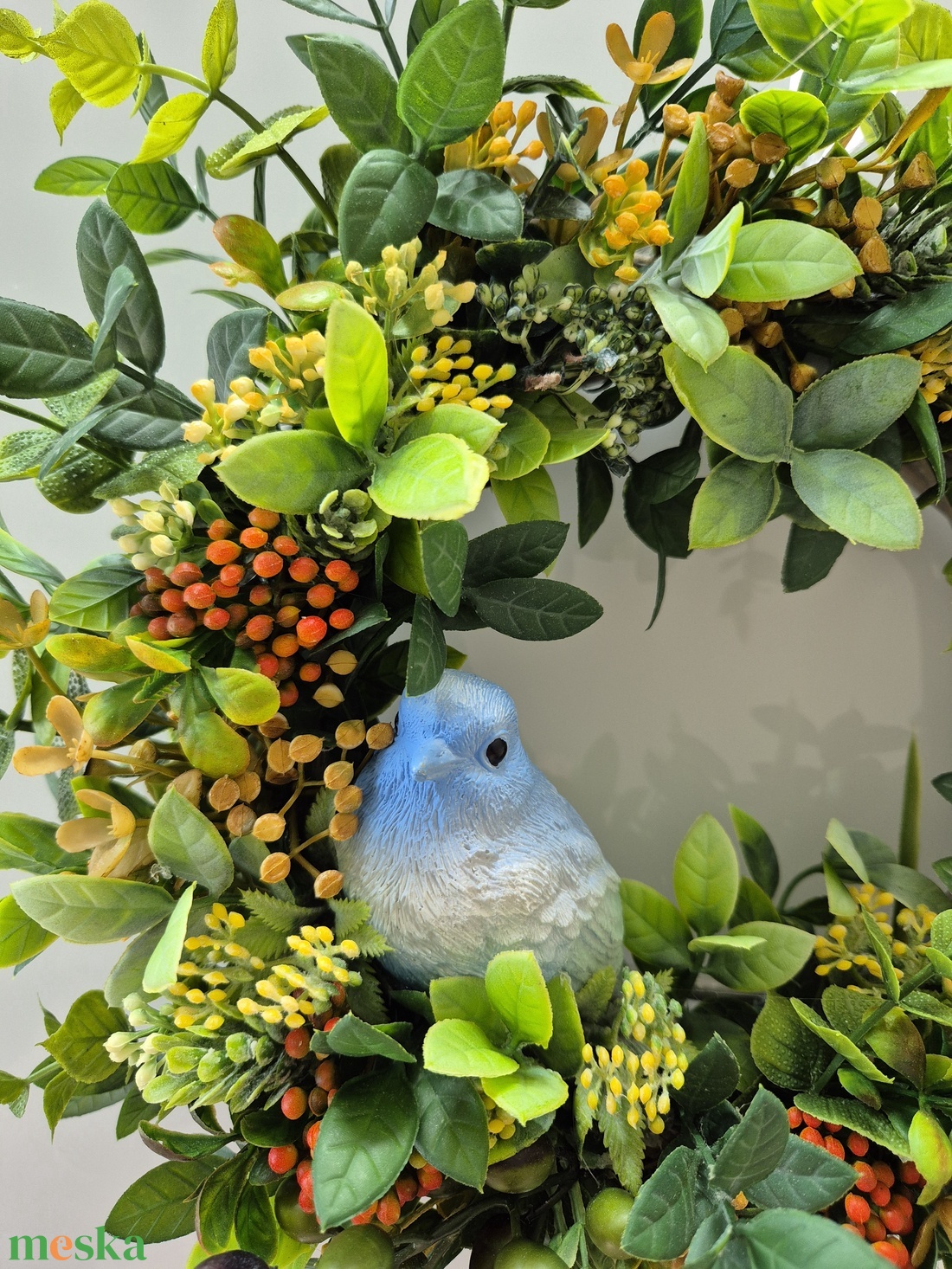 Bogyós tavaszi koszorú - kismadárral, természetes hatású ajtódísz - otthon & életmód - dekoráció - ajtó- és ablak dekoráció - ajtódísz & kopogtató - Meska.hu