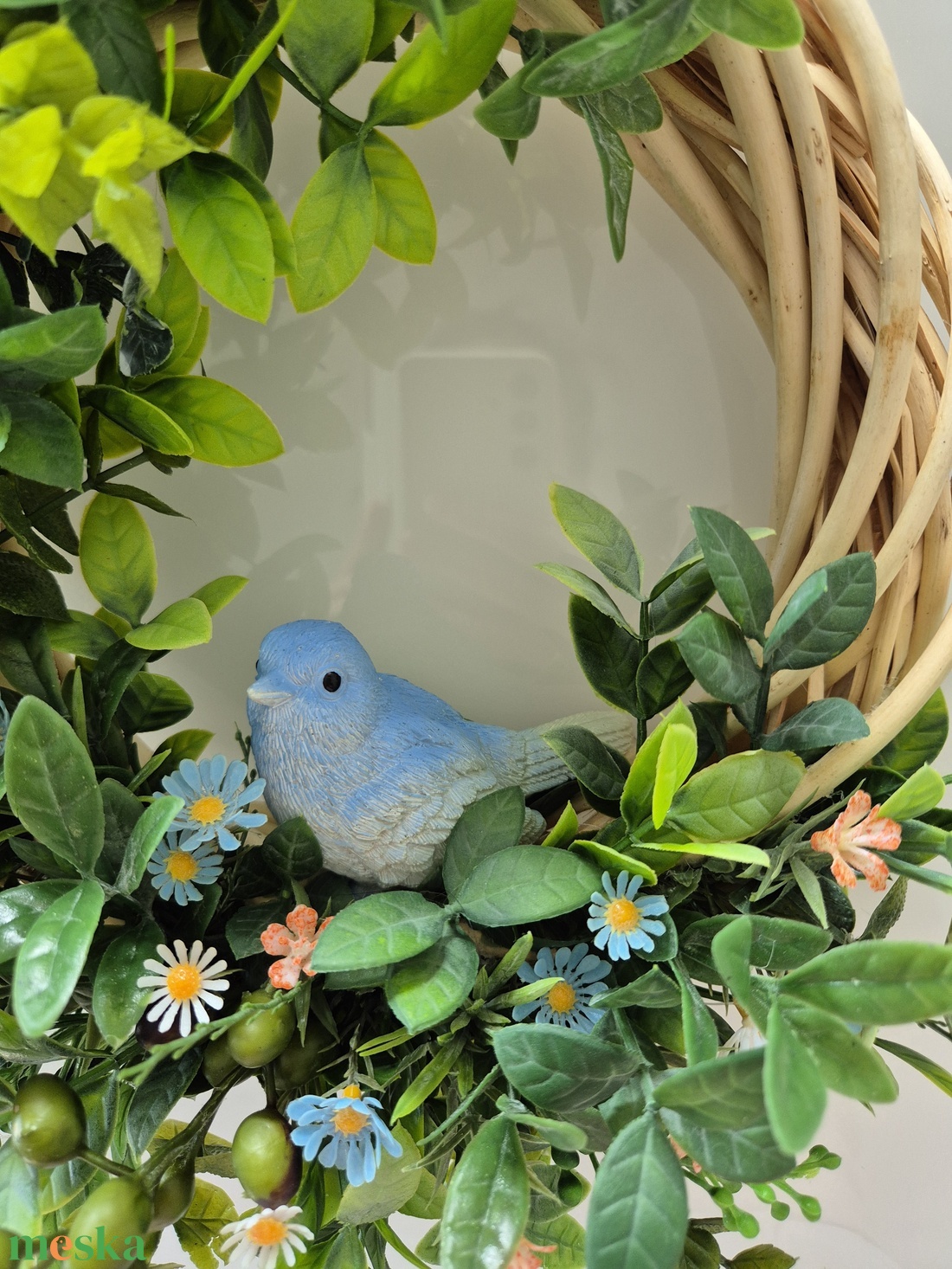 Bogyós tavaszi koszorú - kismadárral, természetes hatású ajtódísz - otthon & életmód - dekoráció - ajtó- és ablak dekoráció - ajtódísz & kopogtató - Meska.hu