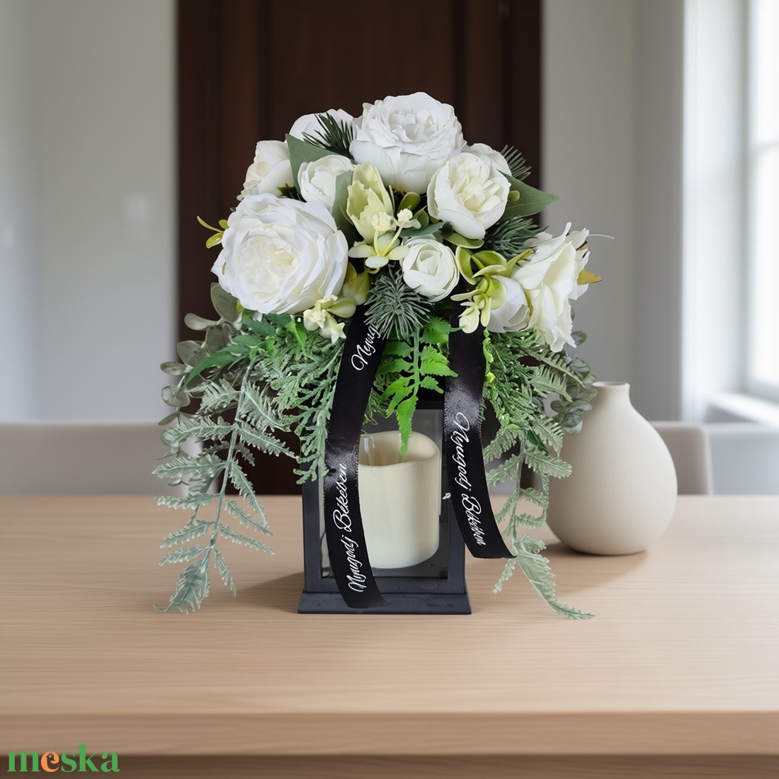 LED-es lámpás kegyeleti dísz fehér virággal - otthon & életmód - vallás - temetkezési tárgy - sírdísz, kegyeleti dísz - Meska.hu