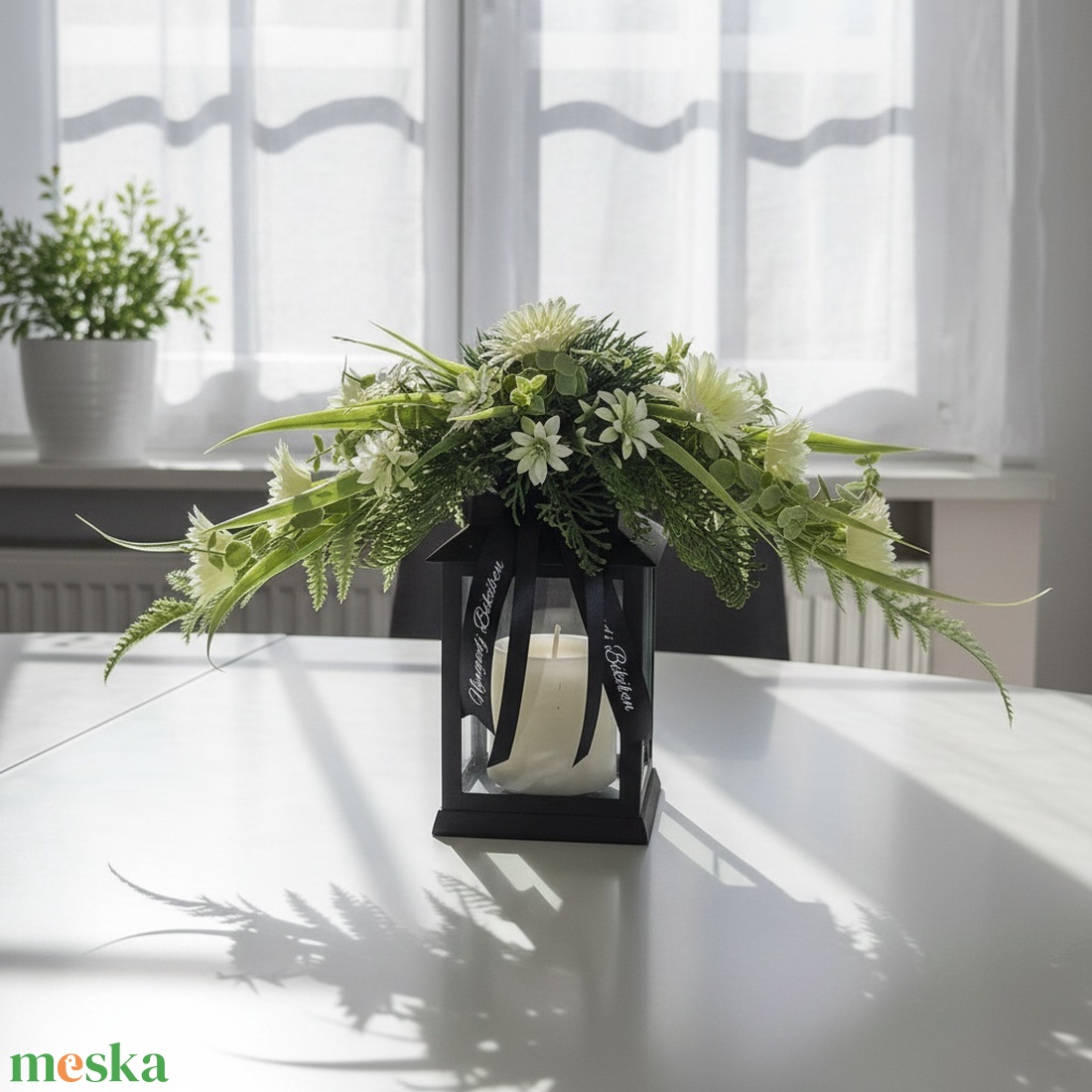 LED-es lámpás kegyeleti dísz fehér virággal - otthon & életmód - vallás - temetkezési tárgy - sírdísz, kegyeleti dísz - Meska.hu