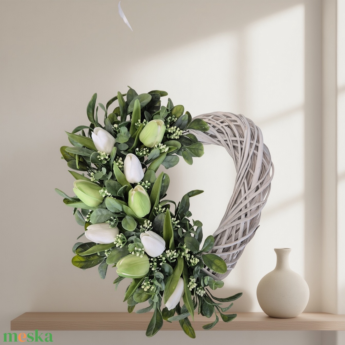 Romantikus ajtódísz/koszorú fehér és zöld tulipánnal � természetes hatású szív alakú koszorú - otthon & életmód - dekoráció - ajtó- és ablak dekoráció - ajtódísz & kopogtató - Meska.hu