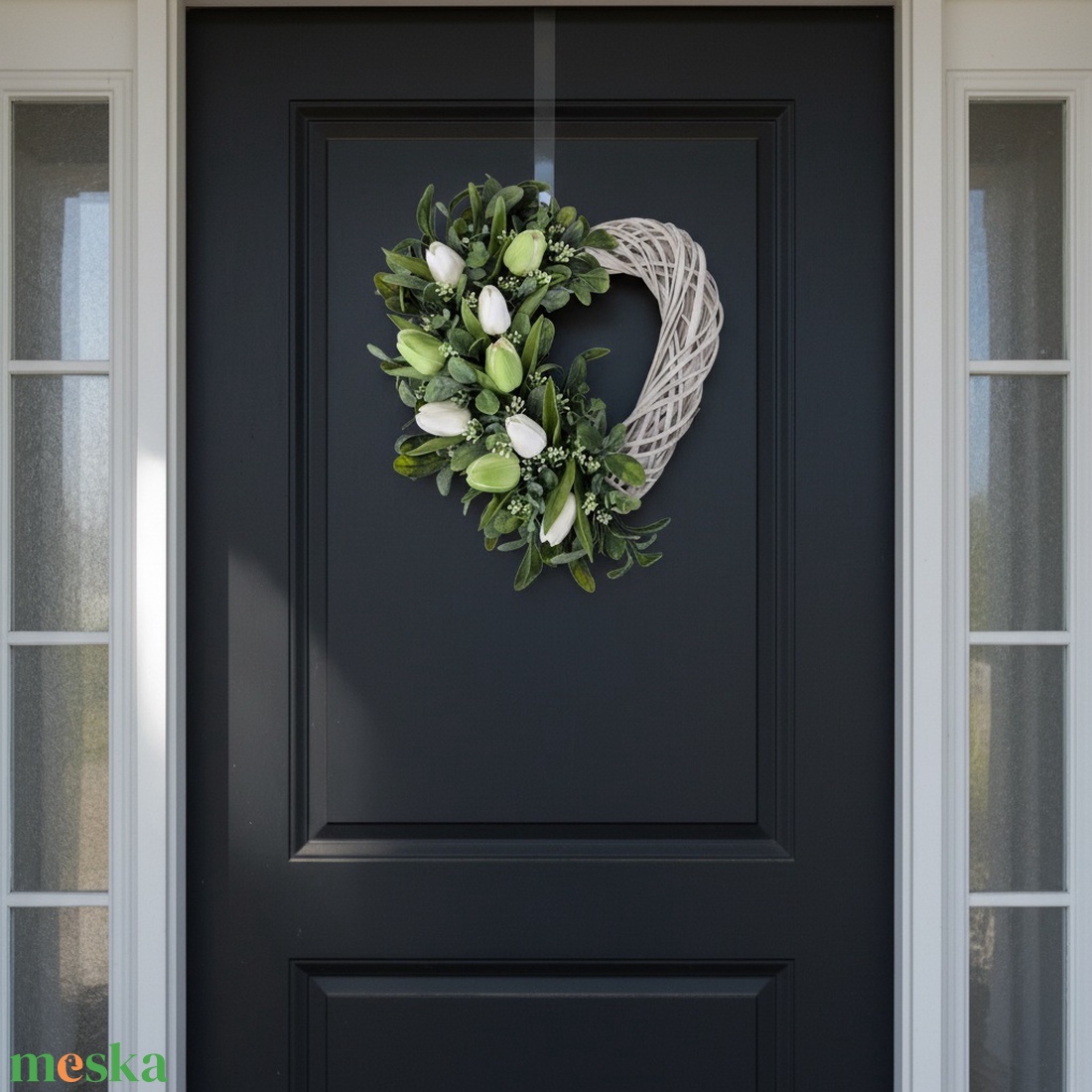Romantikus ajtódísz/koszorú fehér és zöld tulipánnal � természetes hatású szív alakú koszorú - otthon & életmód - dekoráció - ajtó- és ablak dekoráció - ajtódísz & kopogtató - Meska.hu