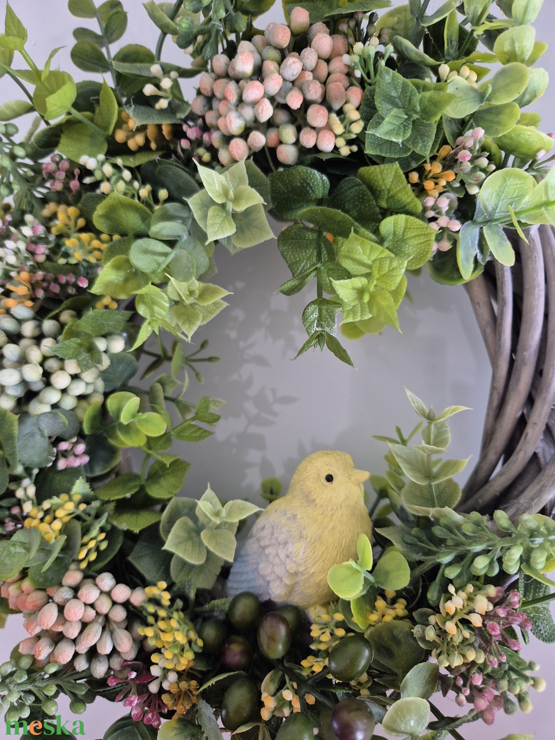 Bogyós tavaszi koszorú - kismadárral, természetes hatású ajtódísz - otthon & életmód - dekoráció - ajtó- és ablak dekoráció - ajtódísz & kopogtató - Meska.hu