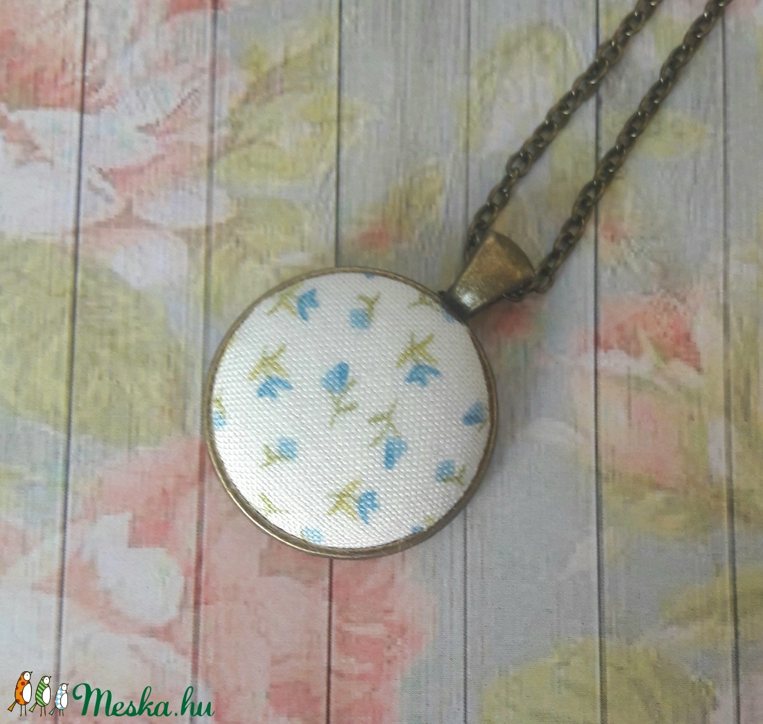 Kékvirágos textilgomb nyaklánc - ékszer - nyaklánc - medálos nyaklánc - Meska.hu
