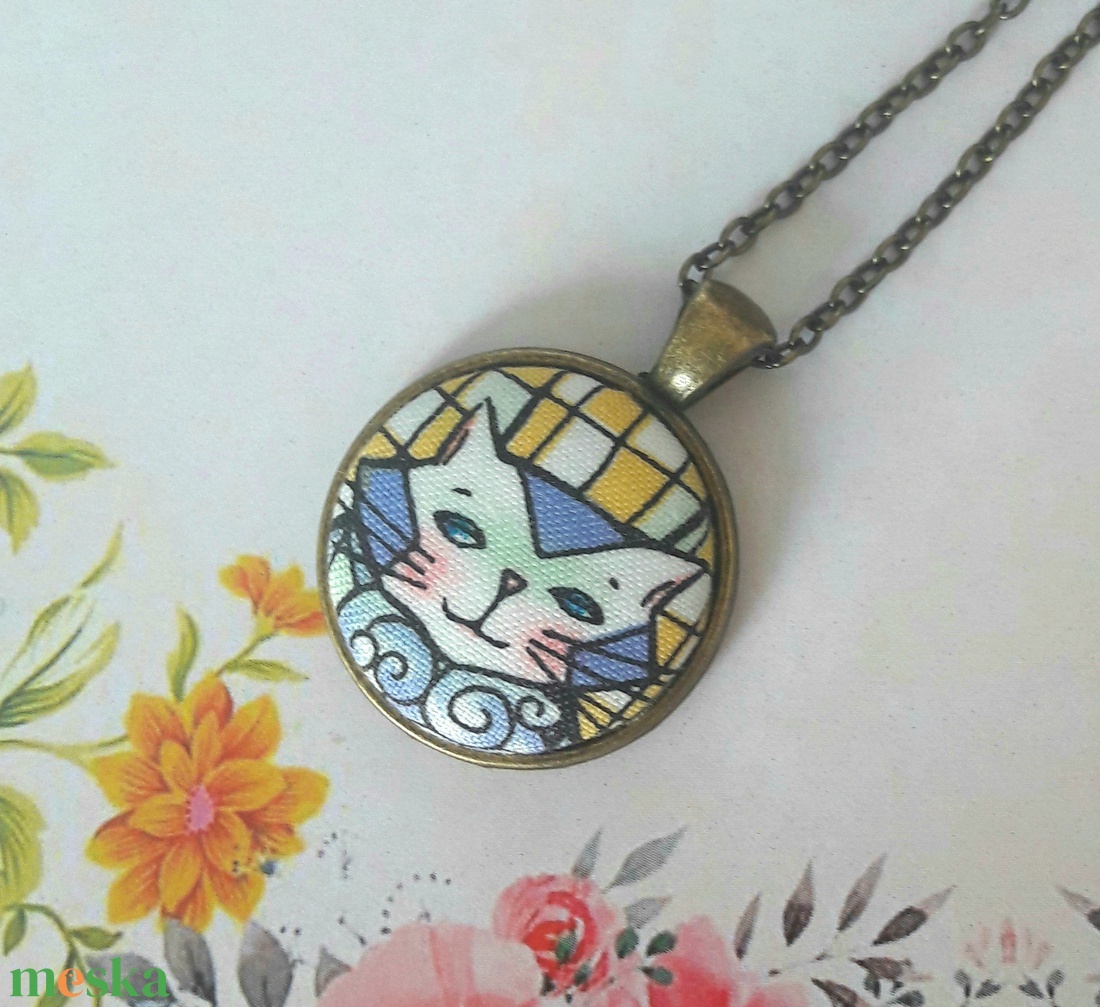Mr. Cica textilgomb nyaklánc - ékszer - nyaklánc - medálos nyaklánc - Meska.hu