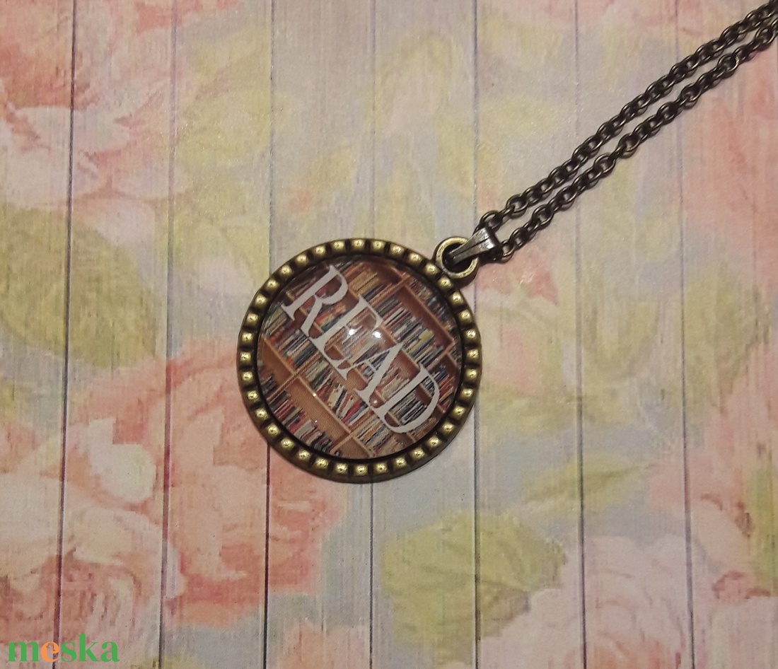 Könyvmoly üveglencsés nyaklánc - ékszer - nyaklánc - medálos nyaklánc - Meska.hu