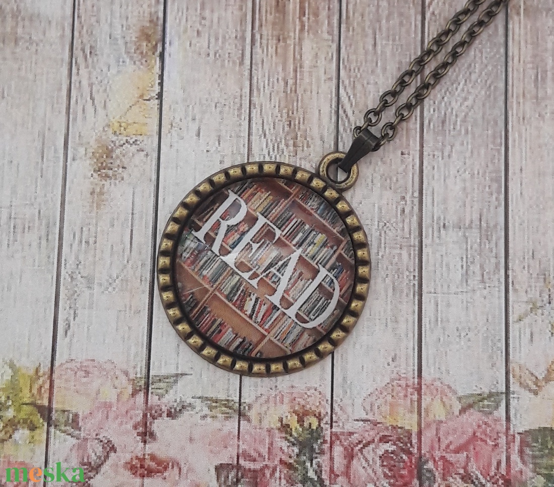 Könyvmoly üveglencsés nyaklánc - ékszer - nyaklánc - medálos nyaklánc - Meska.hu