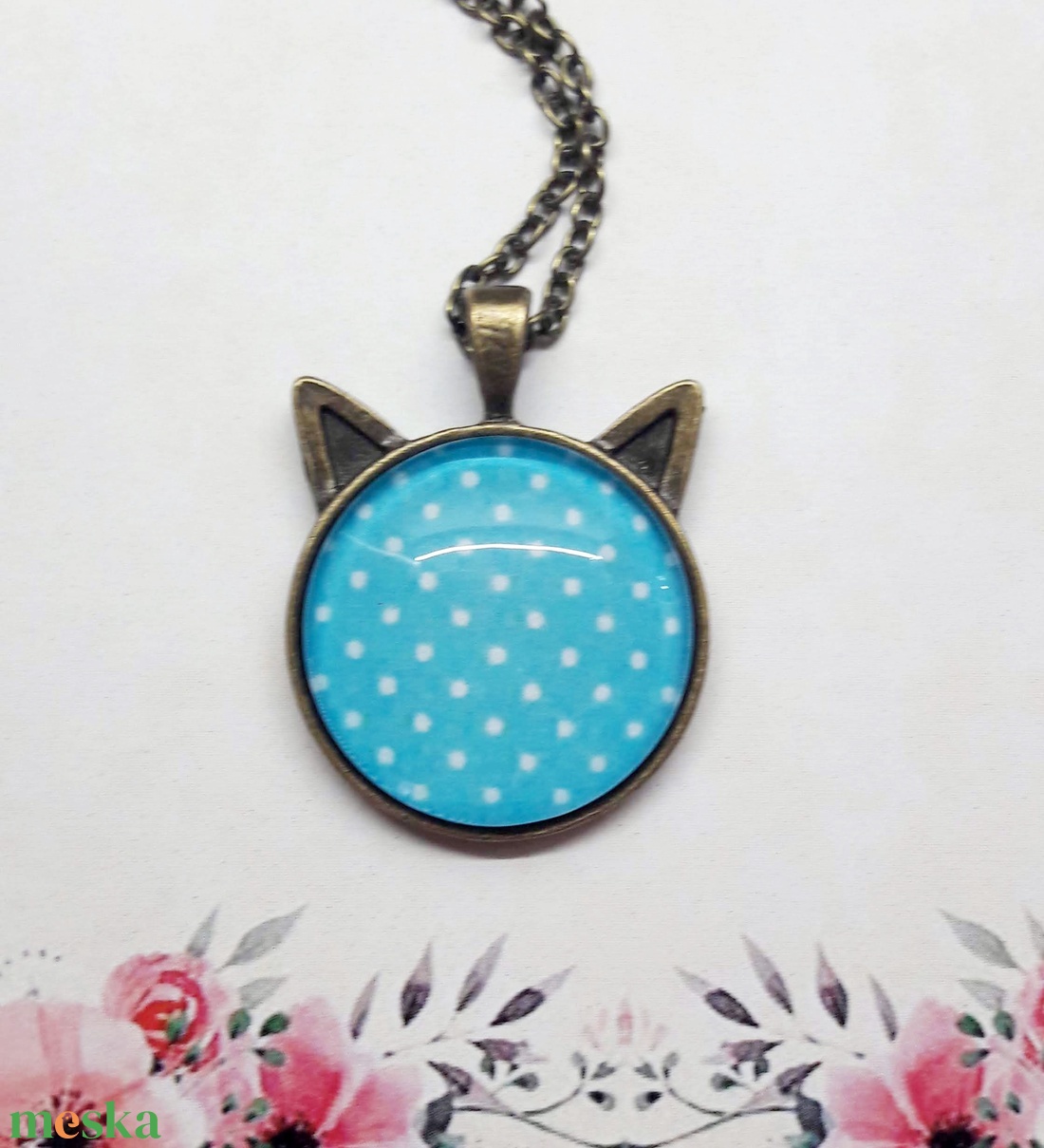 Pötyi cat - kék fehér pöttyös üveglencsés nyaklánc - ékszer - nyaklánc - medálos nyaklánc - Meska.hu