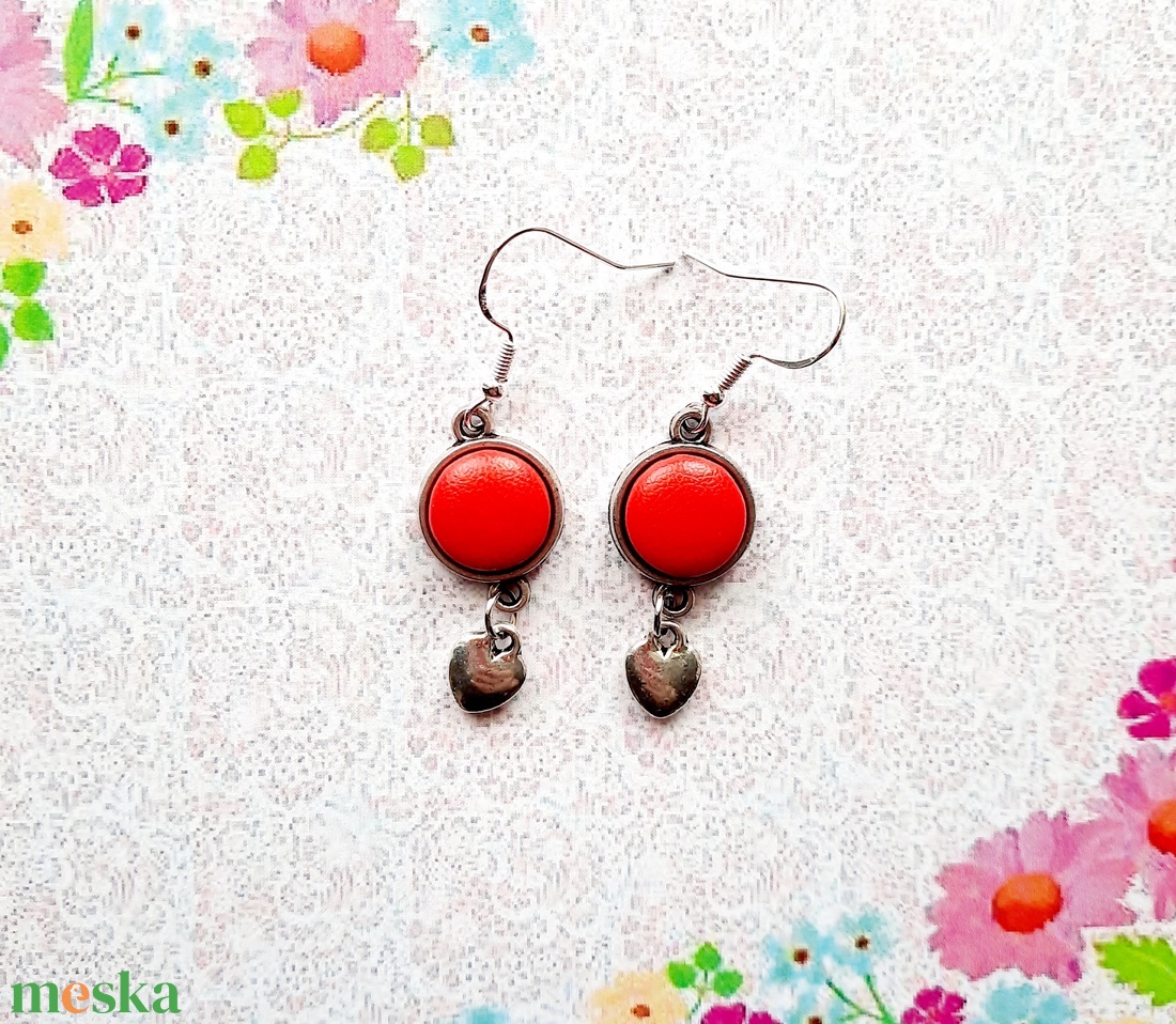 Mini Love - bőrgombos fülbrvaló - ékszer - fülbevaló - lógó fülbevaló - Meska.hu