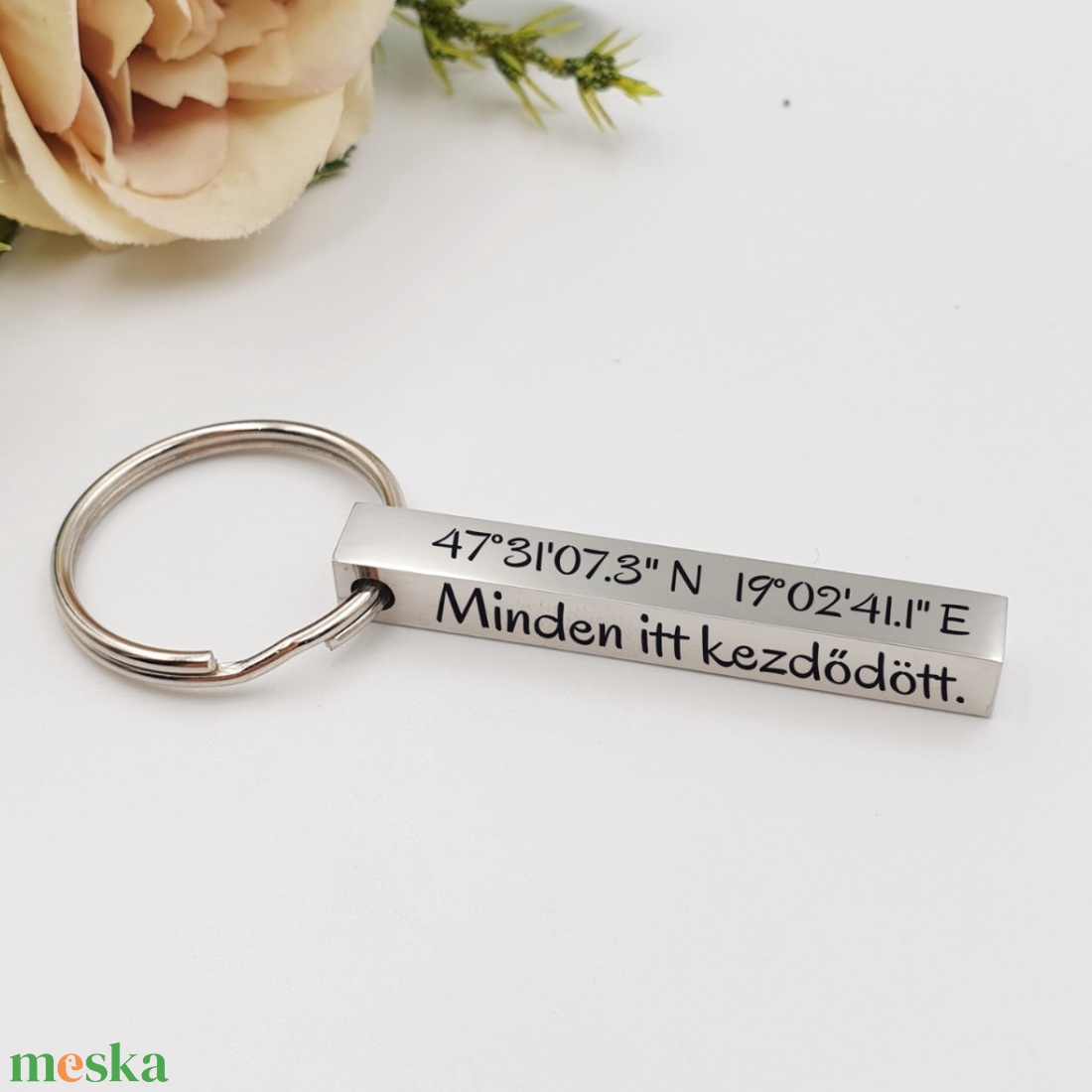 Gravírozott kulcstartó GPS koordinátákkal - Minden itt kezdődött... - táska & tok - kulcstartó & táskadísz - kulcstartó - Meska.hu