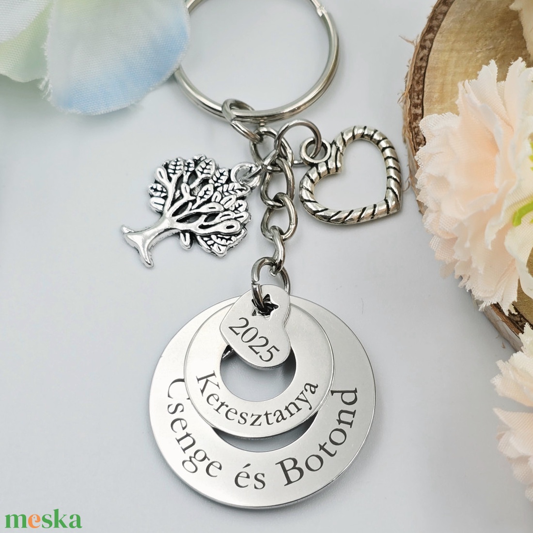 Gravírozott kulcstartó saját felirattal, charmokkal - táska & tok - kulcstartó & táskadísz - kulcstartó - Meska.hu