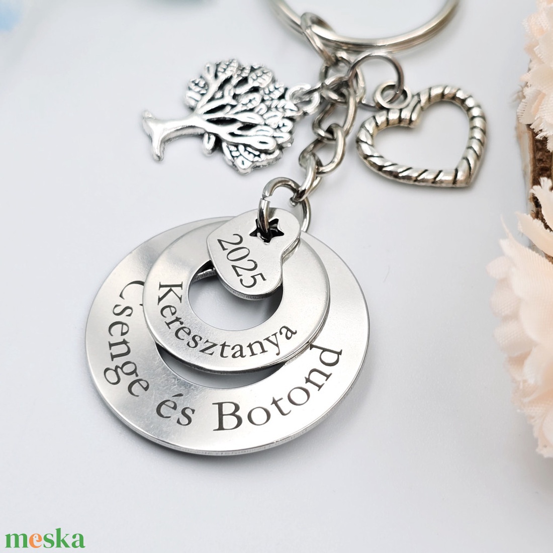 Gravírozott kulcstartó saját felirattal, charmokkal - táska & tok - kulcstartó & táskadísz - kulcstartó - Meska.hu