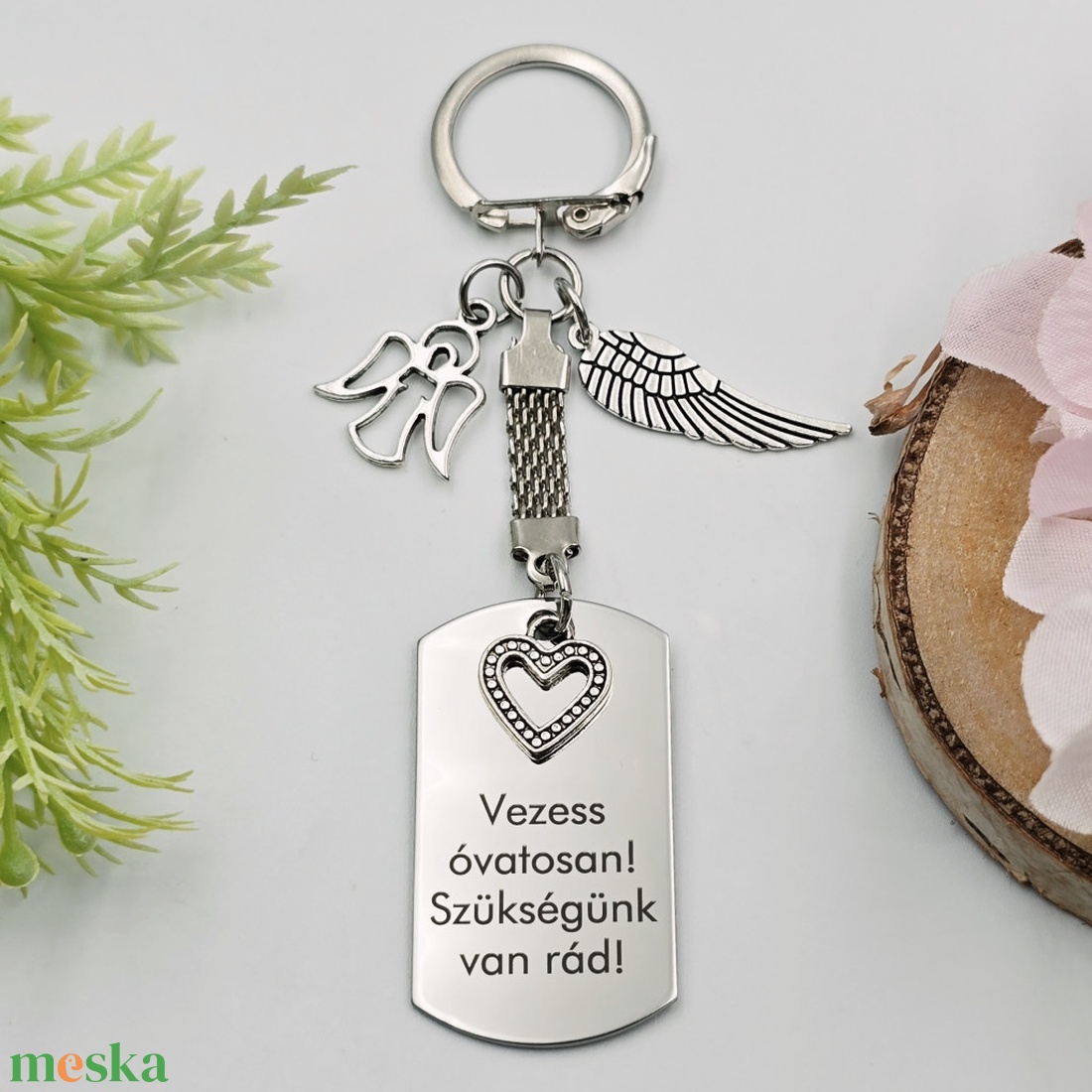 Gravírozott kulcstartó saját felirattal, charmokkal - táska & tok - kulcstartó & táskadísz - kulcstartó - Meska.hu