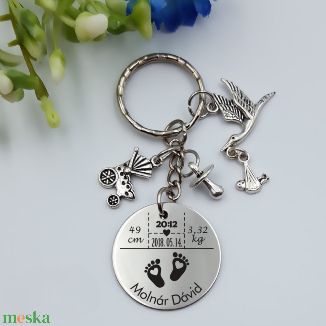 Hello Baby babaköszöntő kulcstartó egyedi gravírozással, charmokkal - táska & tok - kulcstartó & táskadísz - kulcstartó - Meska.hu